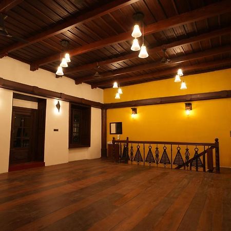 The Sunset Bay Hotel Fort Kochi Exterior foto