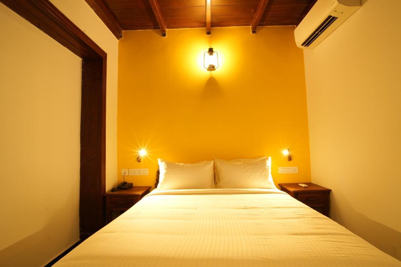 The Sunset Bay Hotel Fort Kochi Exterior foto