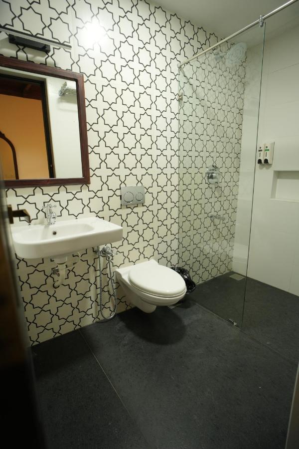 The Sunset Bay Hotel Fort Kochi Exterior foto