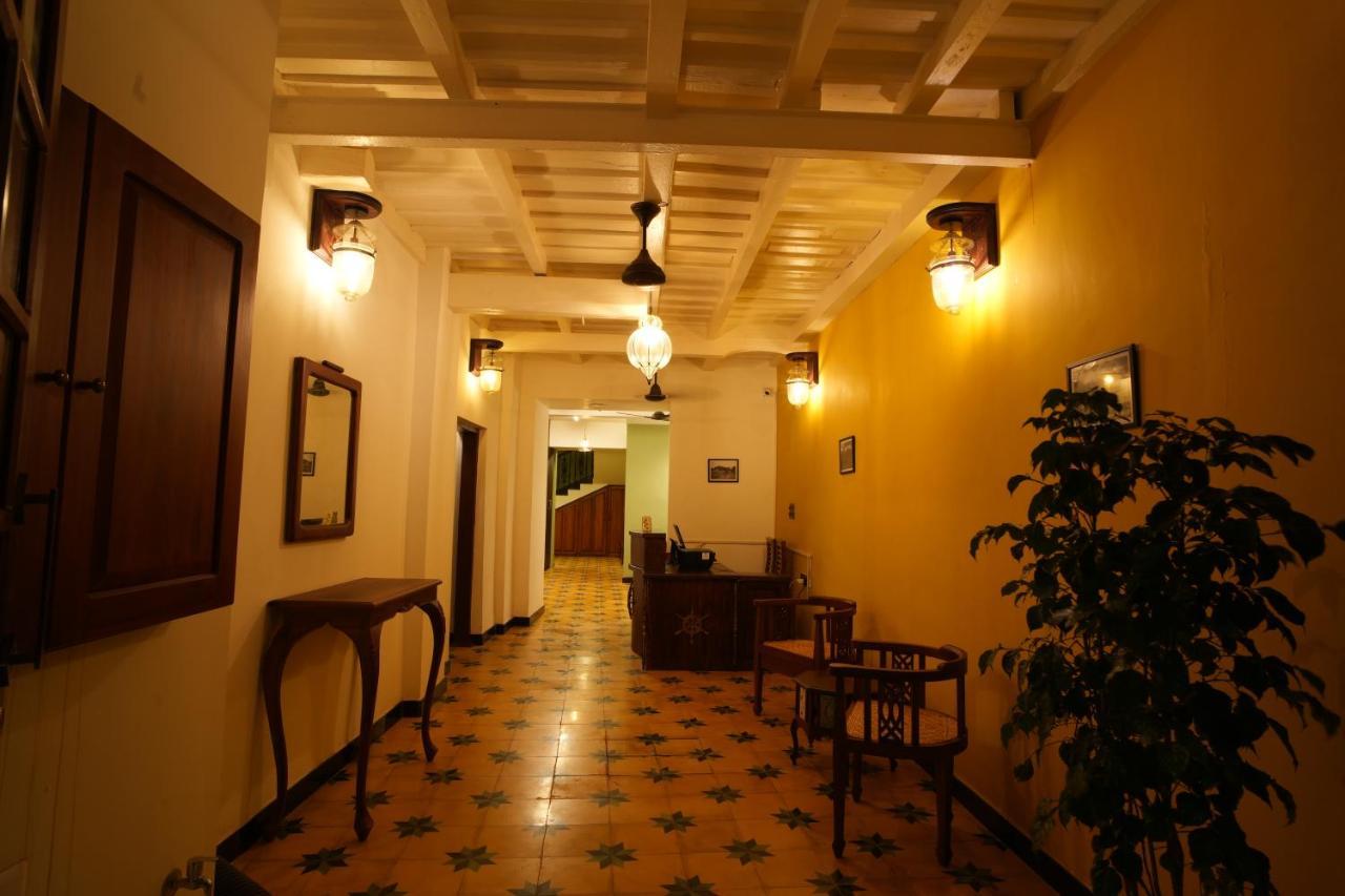 The Sunset Bay Hotel Fort Kochi Exterior foto