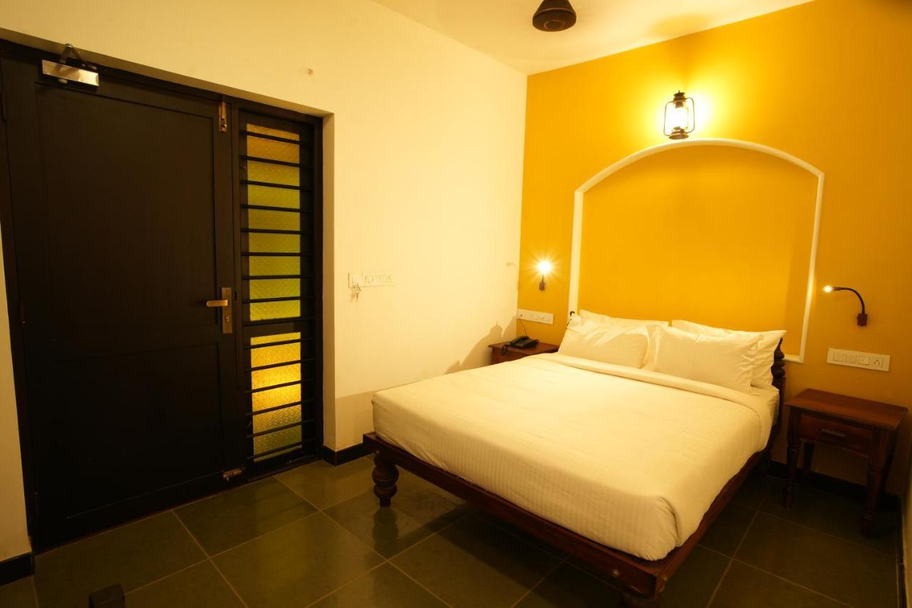 The Sunset Bay Hotel Fort Kochi Exterior foto