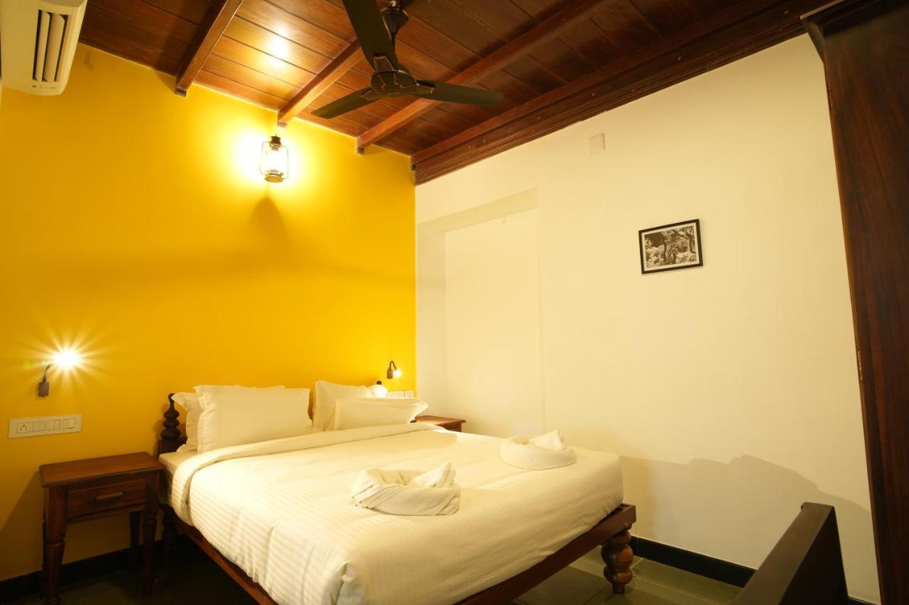The Sunset Bay Hotel Fort Kochi Exterior foto