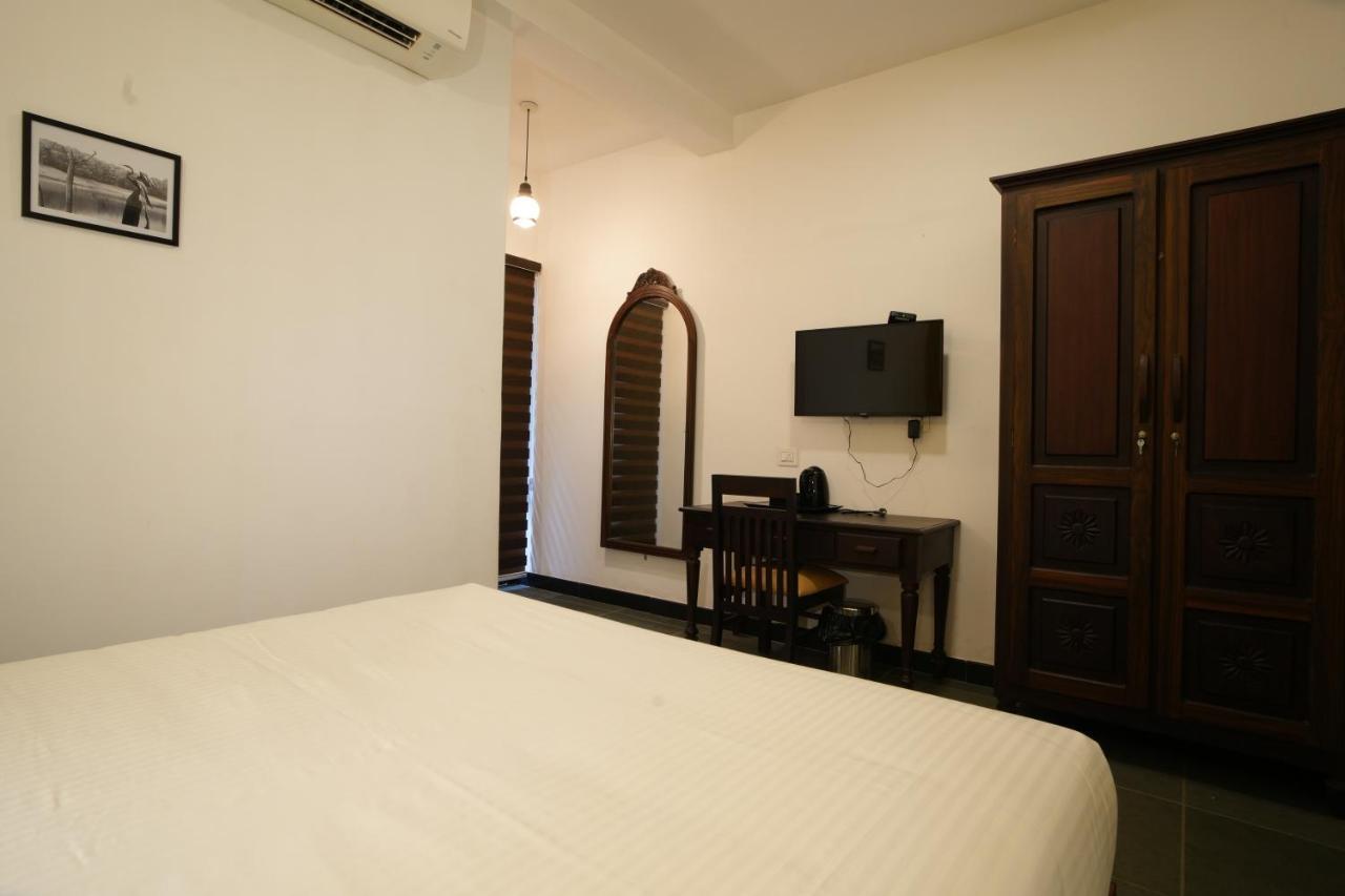 The Sunset Bay Hotel Fort Kochi Exterior foto